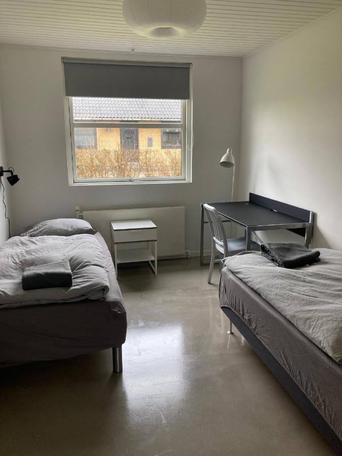 Villa Med Private Vaerelser Delt Badevaerelse/Kokken, Viby Sj. المظهر الخارجي الصورة