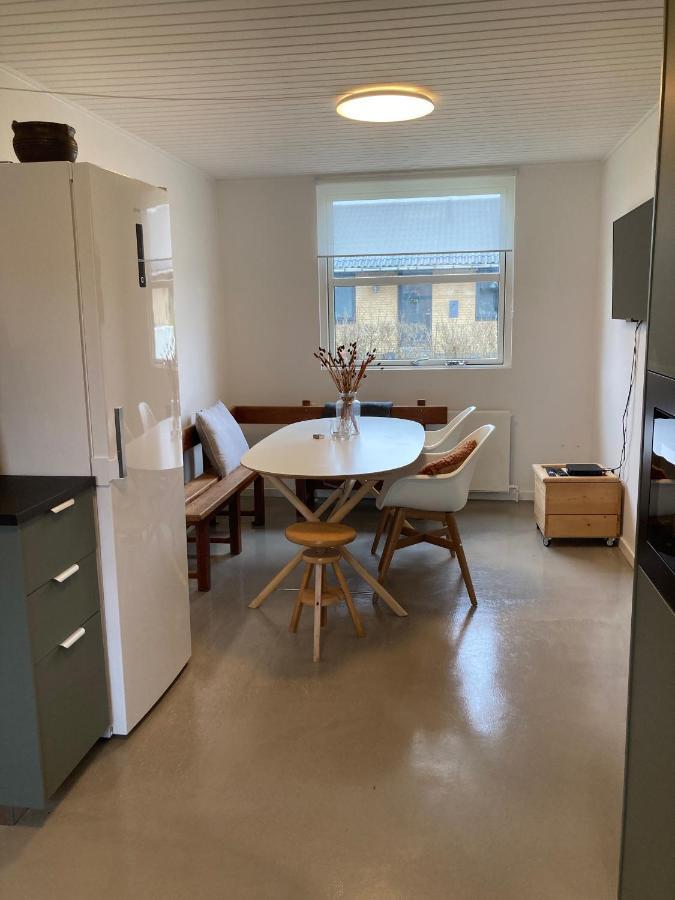 Villa Med Private Vaerelser Delt Badevaerelse/Kokken, Viby Sj. المظهر الخارجي الصورة