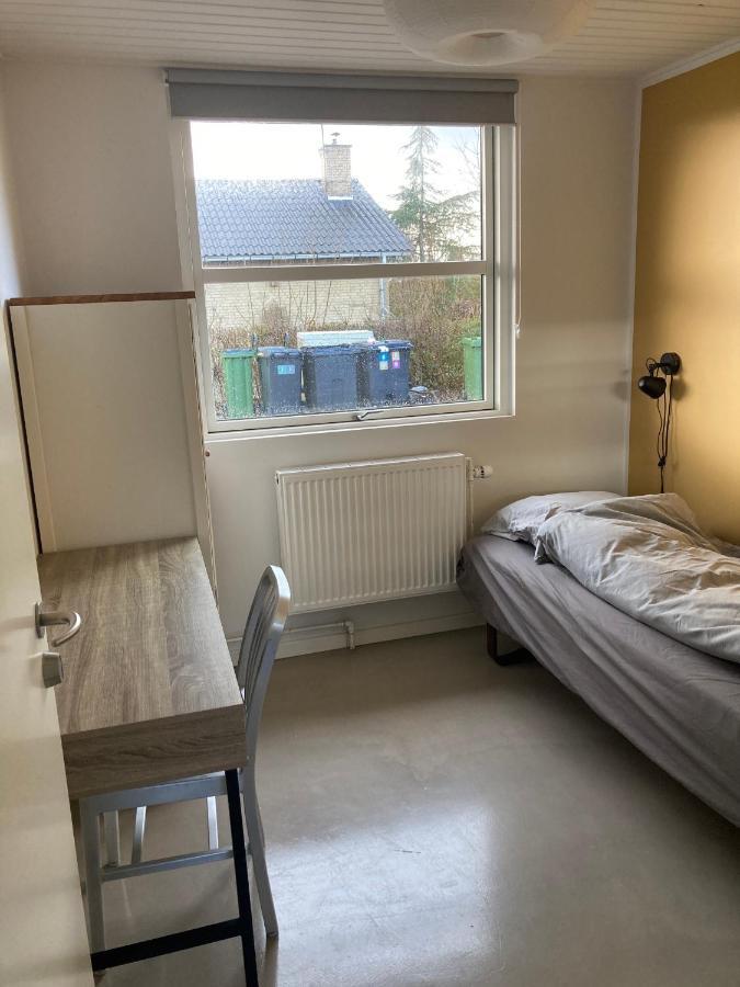 Villa Med Private Vaerelser Delt Badevaerelse/Kokken, Viby Sj. المظهر الخارجي الصورة